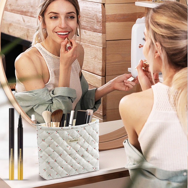 🆕 Nouveauté 2026 : Tenue Extra | Stylo Eye-liner Liquide Imperméable – Promo -50% 🖋️