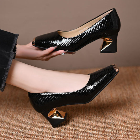 👠 Escarpins à talons carrés en imitation peau de serpent pour femmes – Bout carré, détail métallique et confort optimal toute la journée ✨