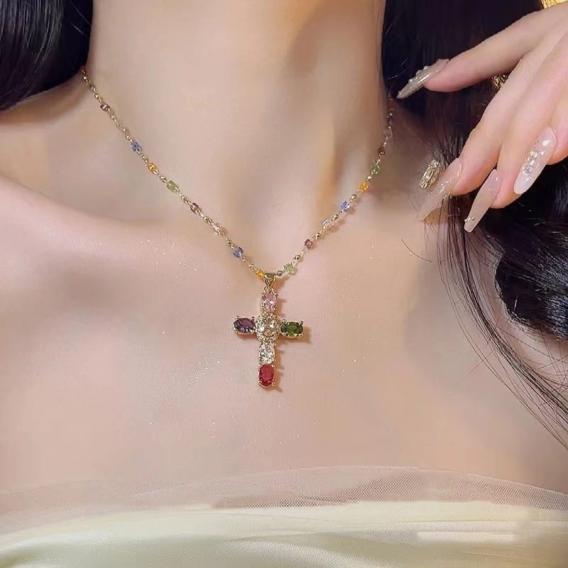 💎 50 % DE RÉDUCTION !! ✝️ Collier coloré avec pendentif en forme de croix en strass – Éclat éclatant, longueur réglable et message plein de sens ✨