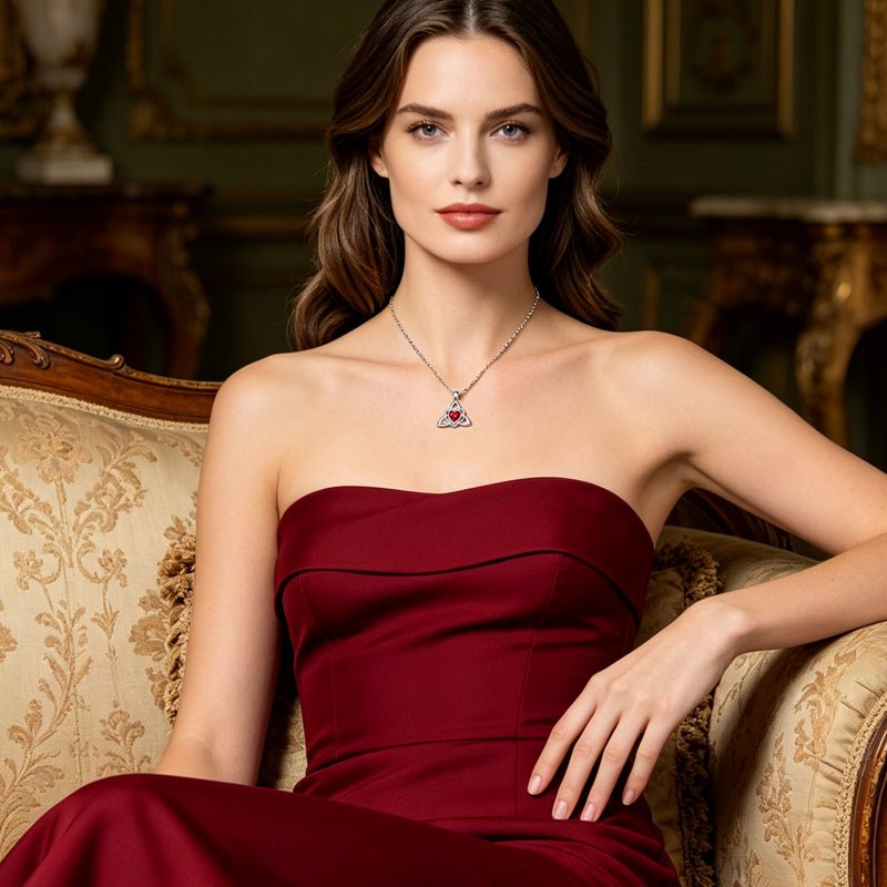 ⏳Spécial à durée limitée⏰Collier avec pendentif en forme de cœur et nœud celtique💎📿